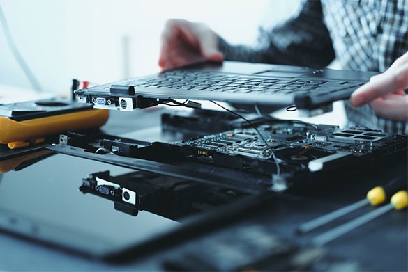 Profissional em atendimento de tecnologia